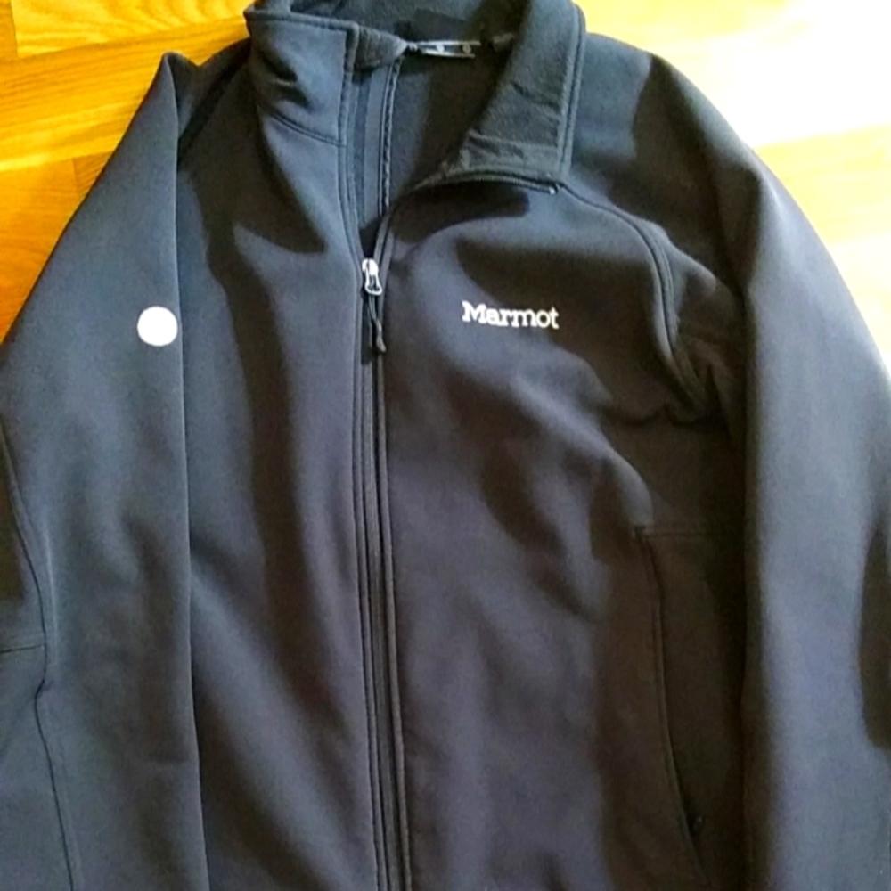 Marmot size large jacket black in color